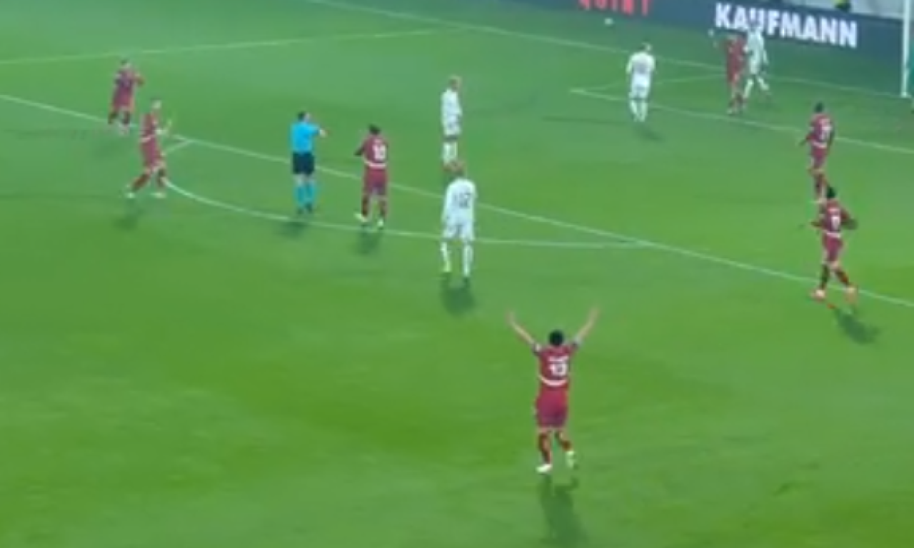 DA LI JE SRBIJA OŠTEĆENA ZA PENAL?! Lopta pogađa ruku, Cvajer ponovo na štetu Srbije (VIDEO)