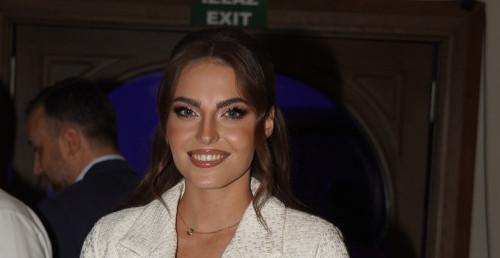 DŽEJLA RAMOVIĆ OTKAZALA NASTUP U SKOPLJU: Nakon privođenja, ponovo problemi sa papirima!