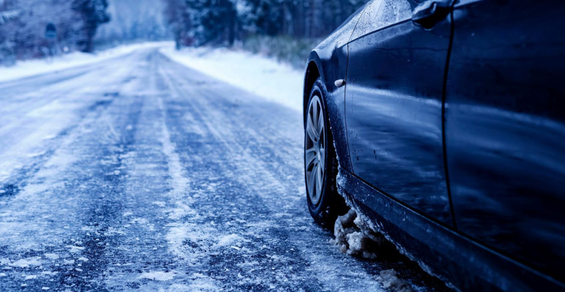 SNEG NA PUTEVIMA, AUTOMOBILI PROKLIZAVAJU! Oprez ako idete ovuda, evo gde je najopasnije