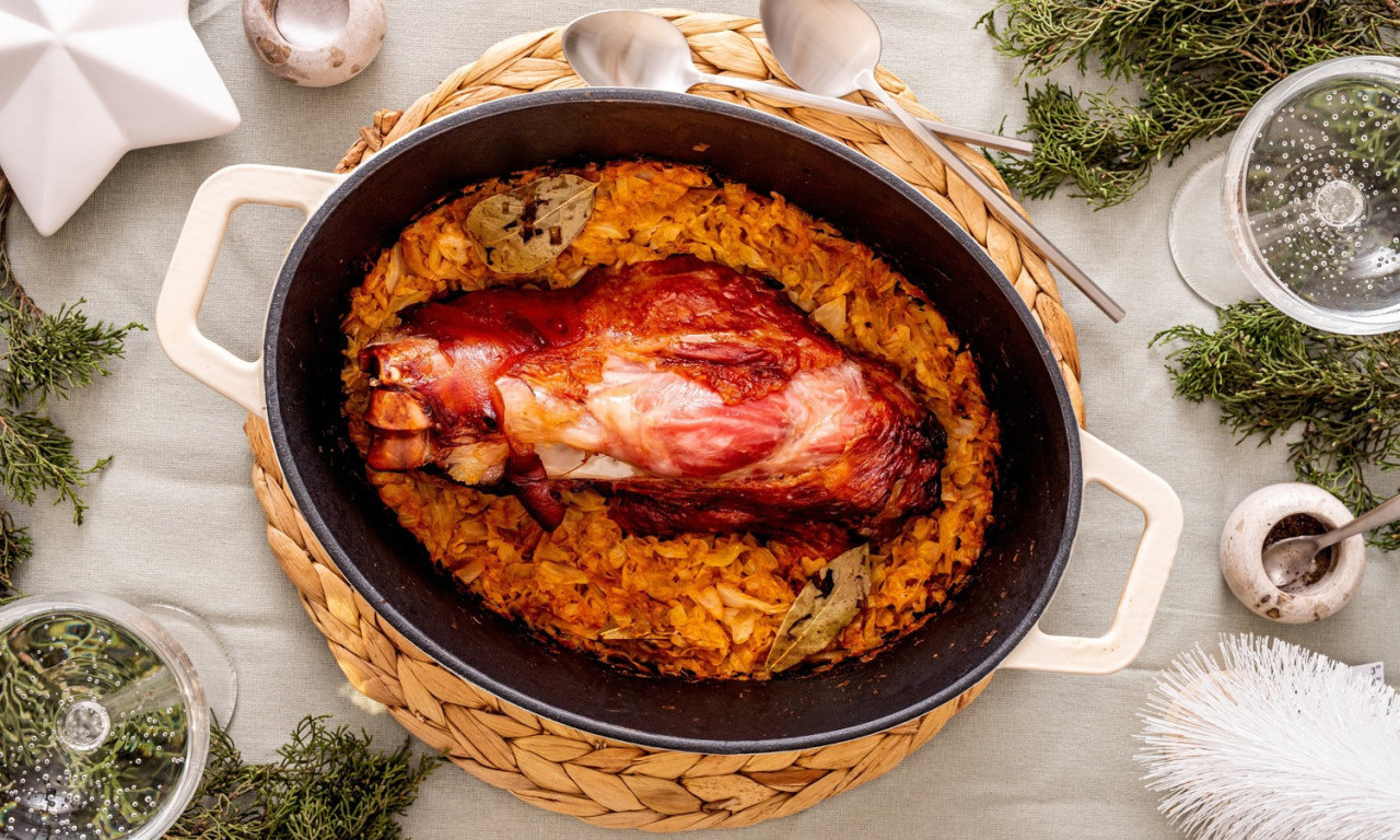 DOMAĆA KOLENICA SA KISELIM KUPUSOM I PIRINČEM Zimski ručak koji se pamti