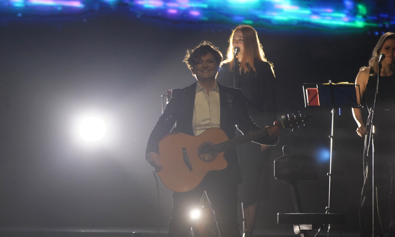 OVOJ AUTORKI BROJNIH HITOVA POLA ESTRADE DUGUJE NOVAC!Nisu joj platili pesme, a evo šta ona kaže na to