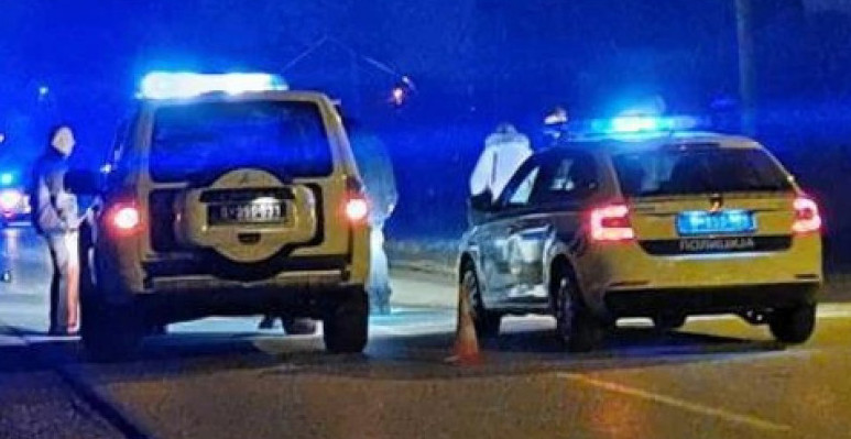 U TEŠKOJ SAOBRAĆAJKI OBOREN PEŠAK! Garderoba na putu, šoferka ulubljena, nastao kolaps u saobraćaju