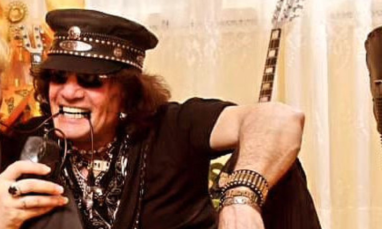 MILIĆA VUKAŠINOVIĆA POSETILA OVA PLAVUŠA Muzičar je u procesu oporavka, a ovom prilikom nije skidao osmeh sa lica (FOTO)