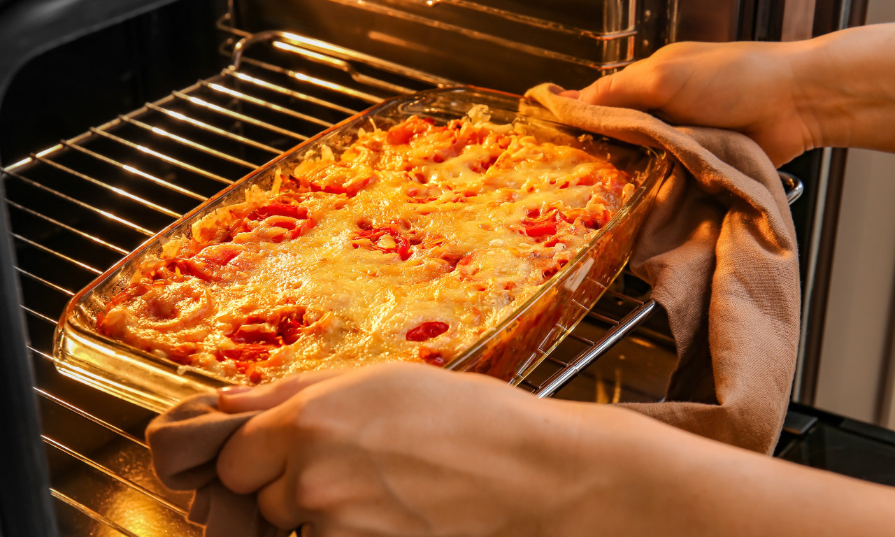 KAKO SE PRAVILNO KORISTI RERNA? Genijalna tajna za savršeno pečenje – isprobajte odmah!