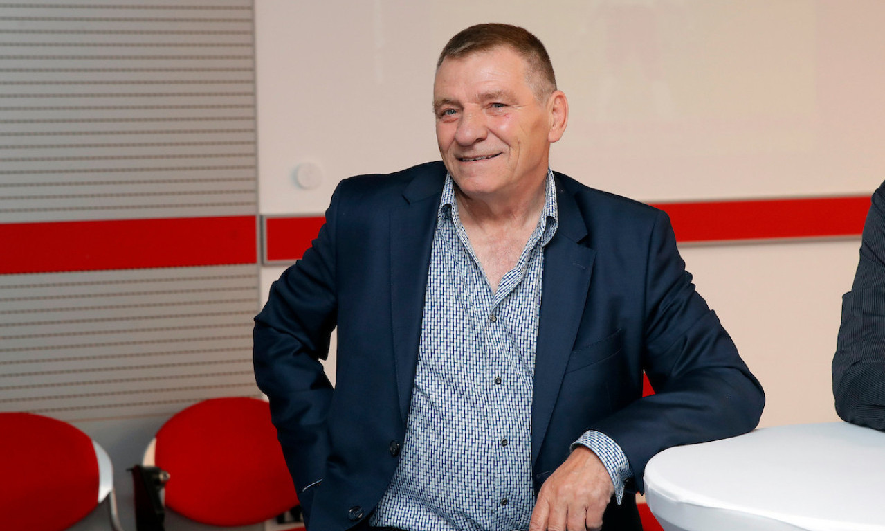 DANAS SE SMEJE, A PRE ŠEST MESECI MU ŽIVOT VISIO O KONCU: Slavni fudbaler bio na ivici, bilo je ili - ili!