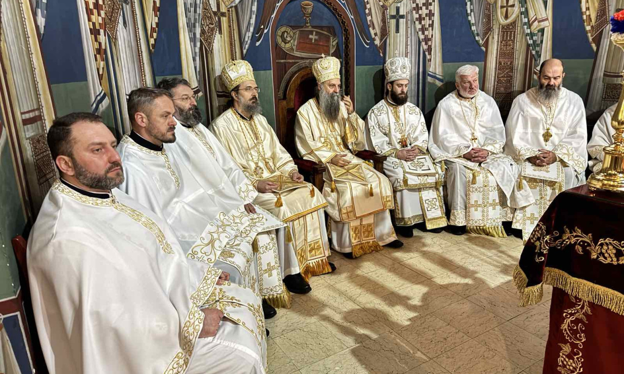PORFIRIJE SLUŽIO SVETU LITURGIJU U CRKVI SVETOG JOVANA VLADIMIRA "Beogradu potrebno još najmanje stotinu hramova" (FOTO)
