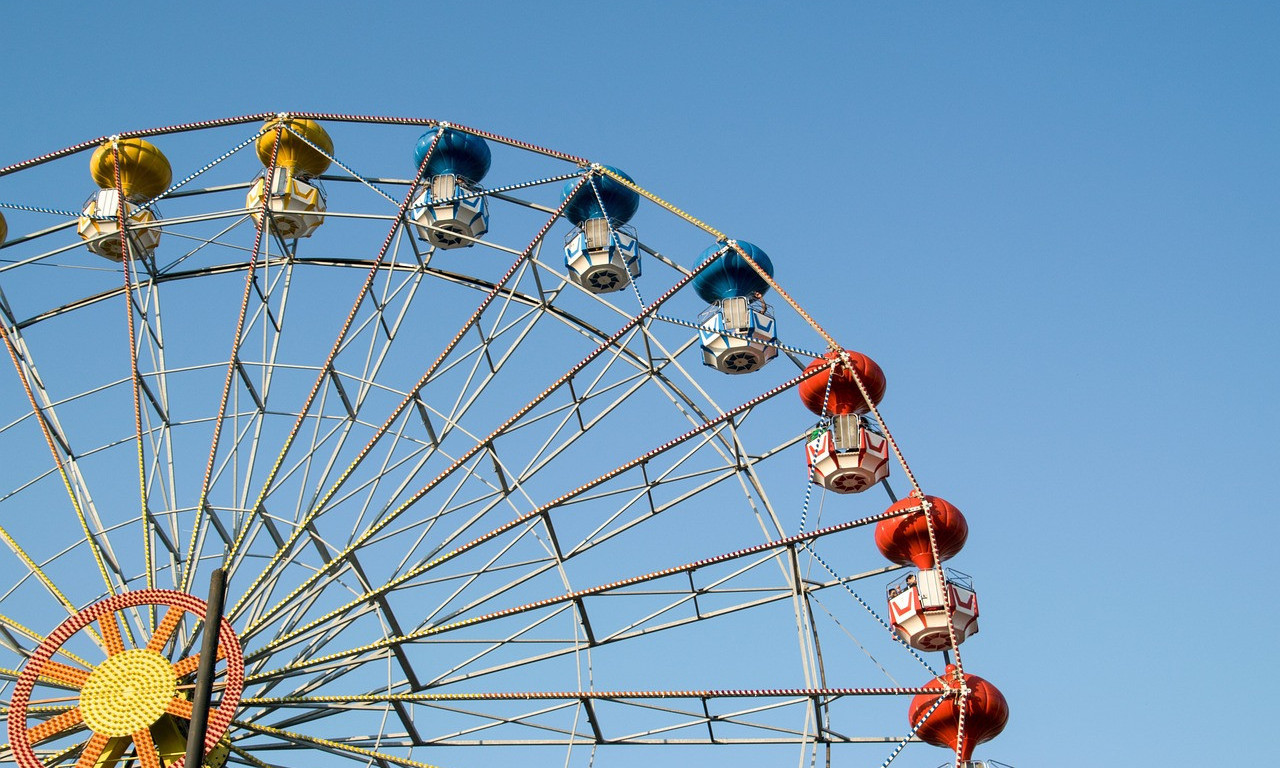 PAPRENE CENE NA VAŠARU U ŠAPCU Jedna vožnja košta čak 1.500 dinara, a da vidite tek koliko je skupa hrana (FOTO)