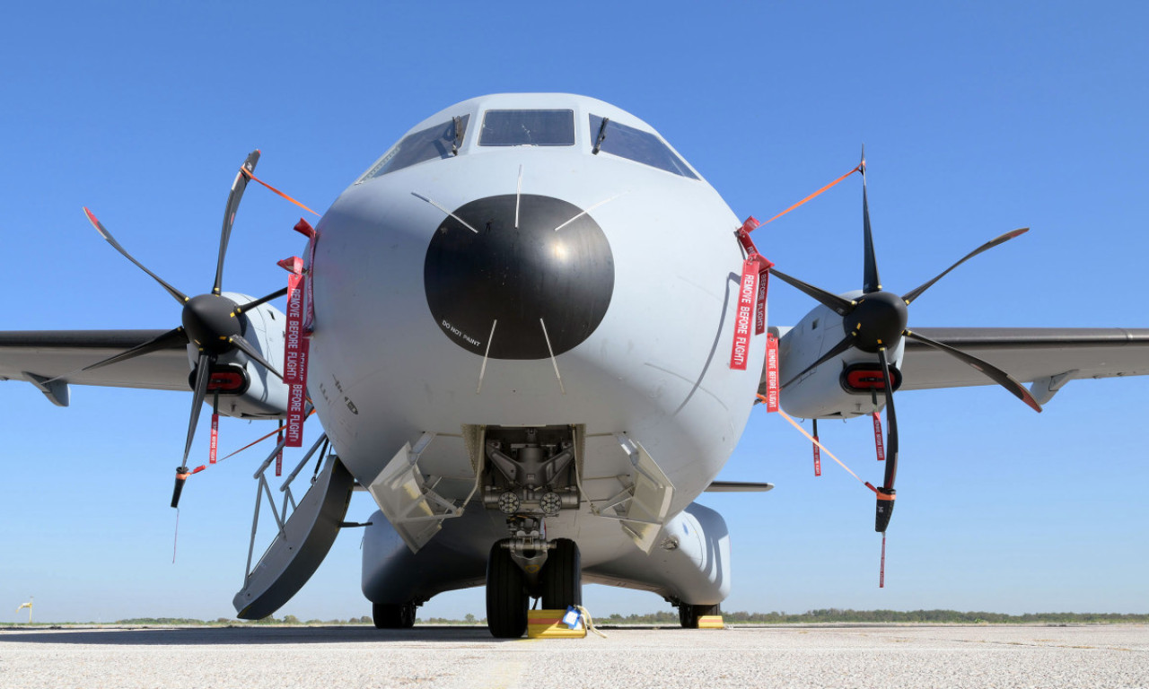 LETAČKA OBUKA NA NOVIM transportnim avionima Vojske Srbije