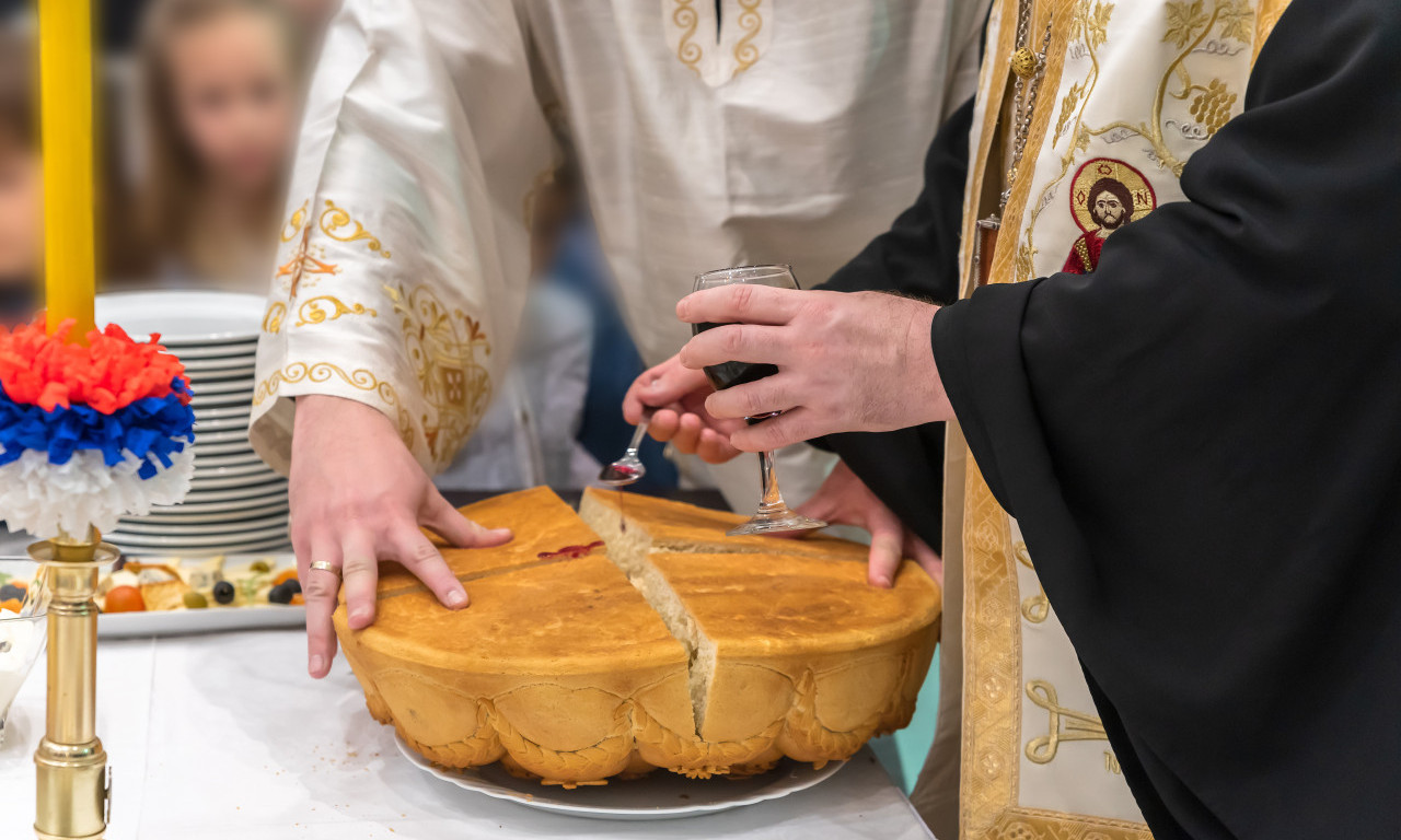 KAKO SE OSVEĆUJE SLAVSKI KOLAČ Prelepa tradicija koja čuva dušu srpske slave