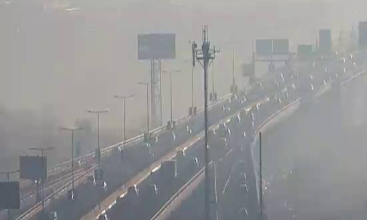 GUSTA MAGLA IZAZVALA HAOS U SAOBRAĆAJU! Vozila u većem delu Beograda stoje, evo gde je najgore (FOTO)