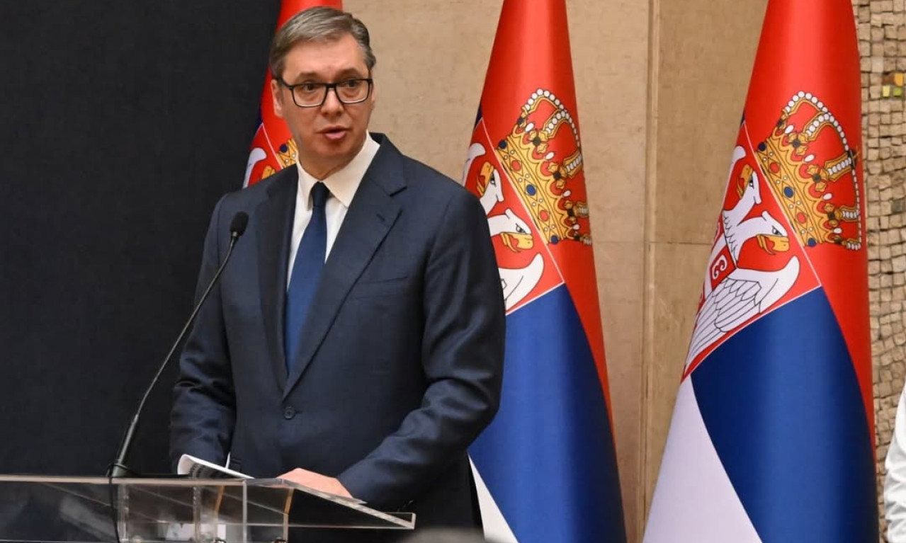 SAMO MIRNO, POBEDIĆE SRBIJA, KAO I UVEK! Predsednik Vučić o naslovnoj strani "Danasa": Propadaju im besmisleni protesti