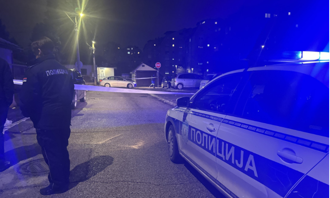 PUCNJAVA NA ČUKARICI: Hitna pomoć i policija na licu mesta, deo ulaza ograđen trakama (FOTO)