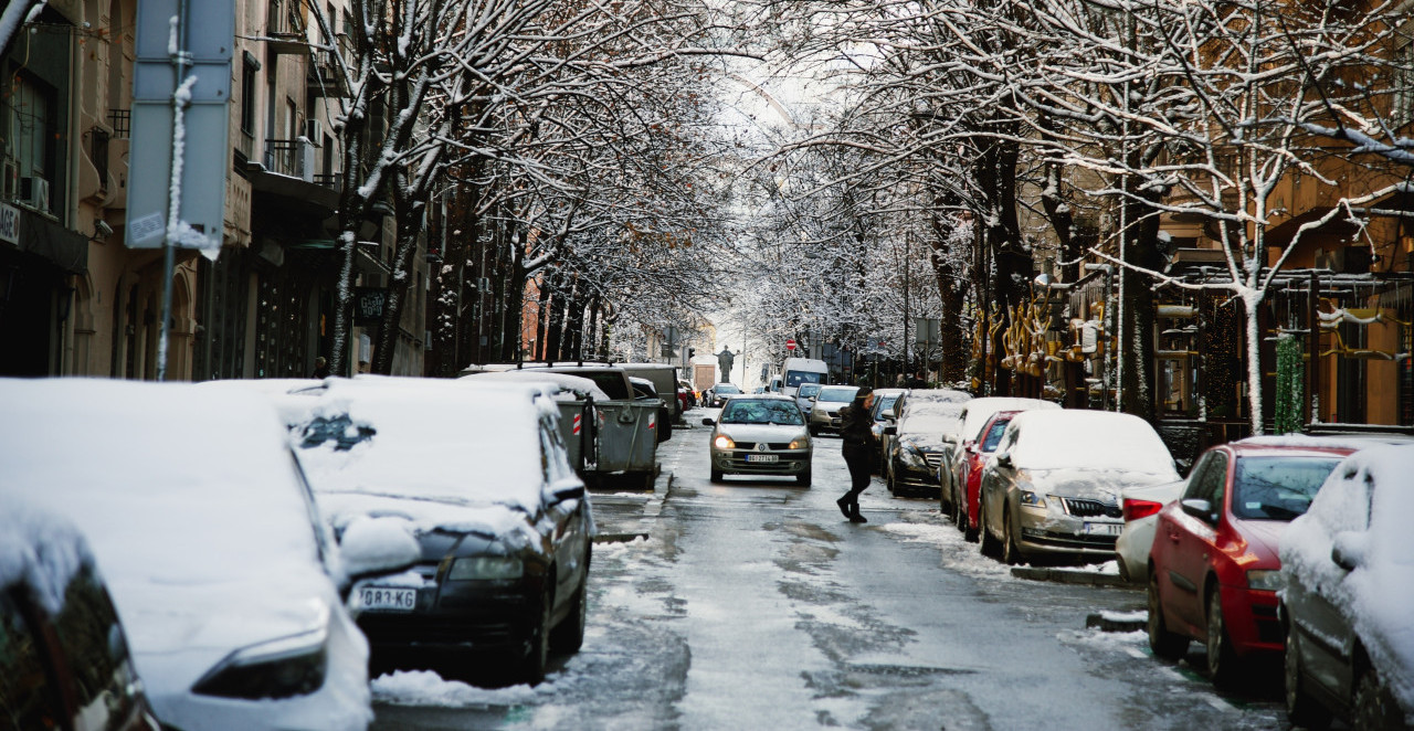 SRBIJO, PAZI SE! RHMZ UPALIO ALARM: Poledica preti, kiša se ledi na tlu – evo gde je najopasnije!