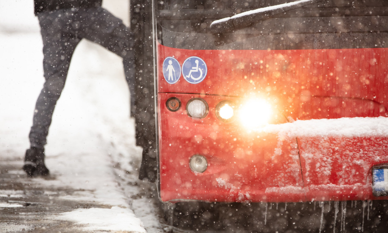 HITNA IZMENA LINIJA GSP! Sneg već pravi karambol u Beogradu