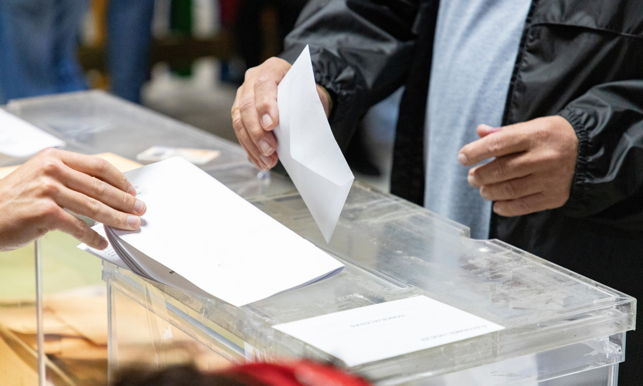 SLAVNI GLUMAC SE KANDIDUJE ZA PREDSEDNIKA? Stranke ga zovu već godinama, a sada je otkrio šta planira