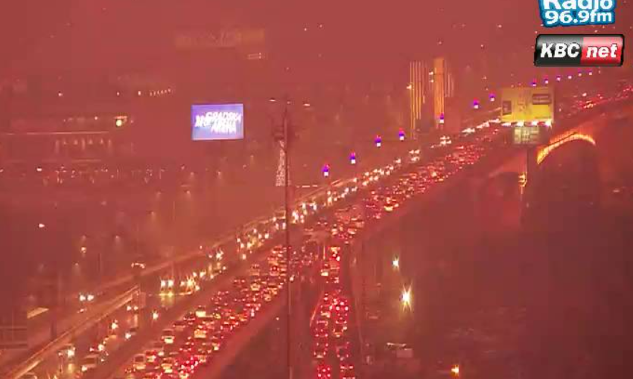 VOZAČI, OBAVEZNO POGLEDAJTE: Evo kakvo je stanje na beogradskim ulicama i mostovima ovog popodneva! (FOTO)