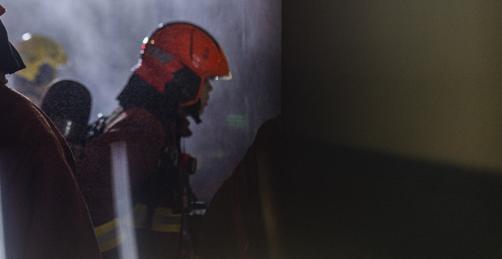 SVEŠTENIKU ZAPALJEN AUTOMOBIL "BMW" ugljenisan, vatrogasci hitno izašli na lice mesta