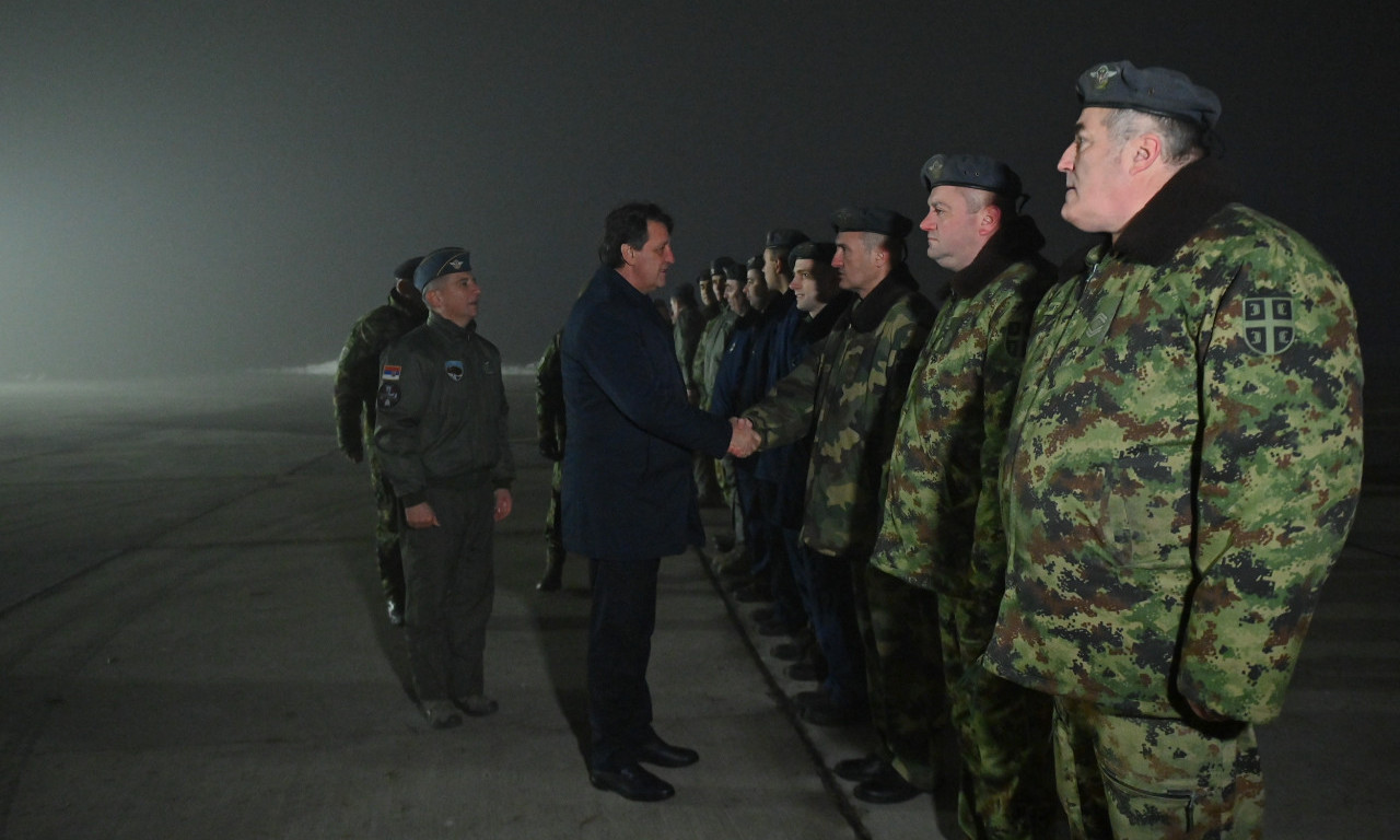 MINISTAR GAŠIĆ U NOVOGODIŠNJOJ NOĆI obišao dežurnu jedinicu lovačke avijacije u Batajnici