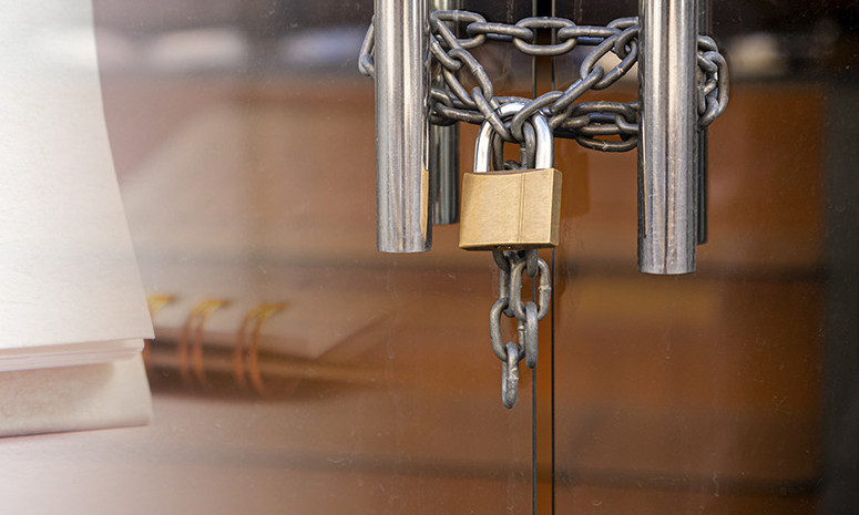 ZATVORENA FABRIKA KENTAUR U VRANJU Više od 200 radnika sačekalo obaveštenje jutros na kapiji, evo šta će biti sa njima