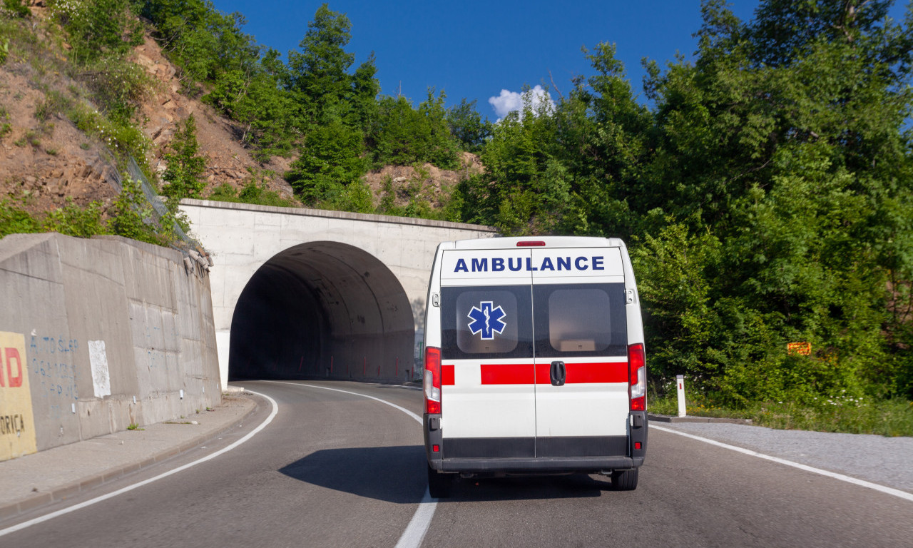 AUTOMOBIL SLETELO U PROVALIJU Stradala jedna osoba