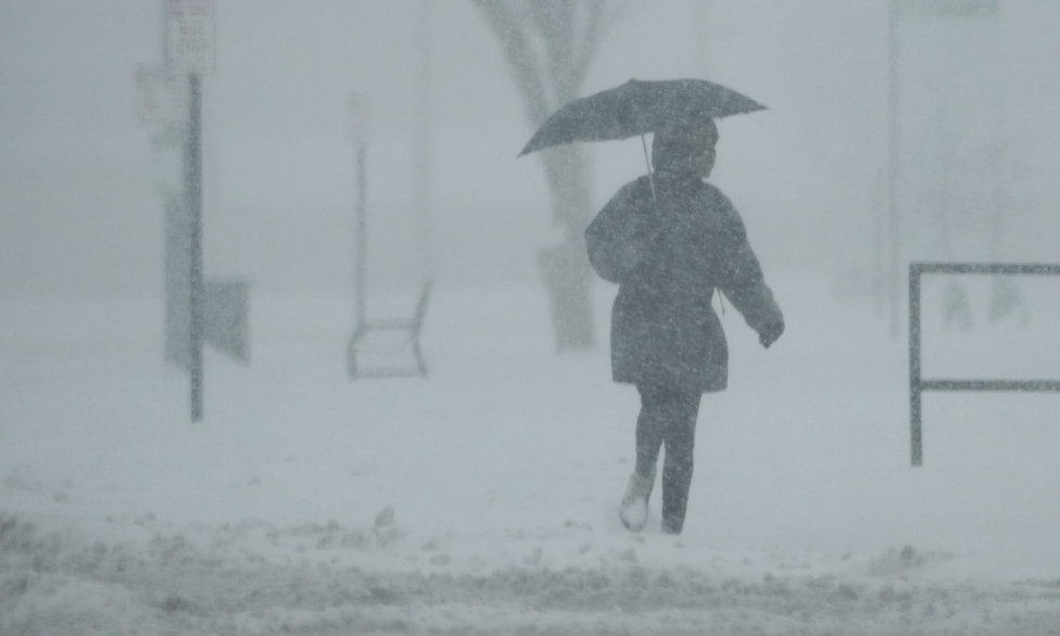 VEČERAS SNEG U SRBIJI: Evo gde će padati, temperatura pada na -10!