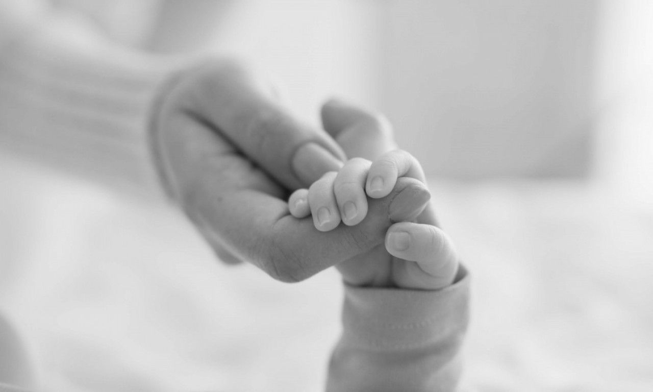 OBJAVLJENI REZULTATI OBDUKCIJE: Evo šta je uzrok smrti bebe iz Srbije koja je preminula u Grčkoj