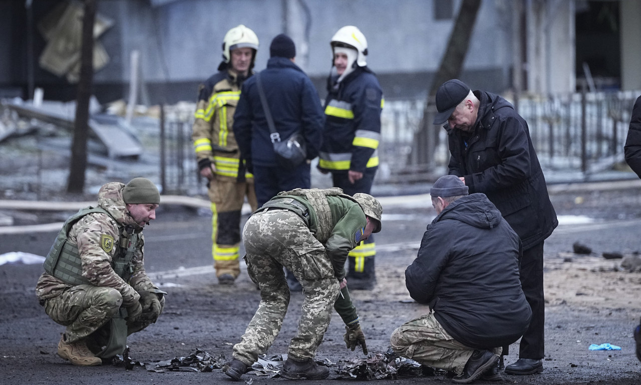 OPSADNO STANJE NA ULICAMA KIJEVA! Napadač otvorio vatru na ljude, ima mrtvih, povređeno dete