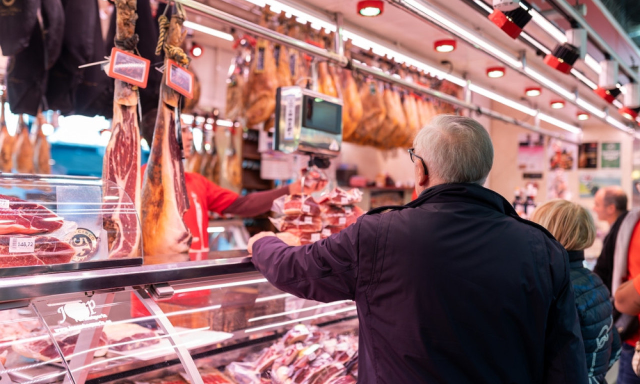 AKO JOŠ NISTE KUPILI MESO ZA PRAZNIKE, OBAVEZNO OVO POGLEDAJTE Reč je o kvalitetu proizvoda!
