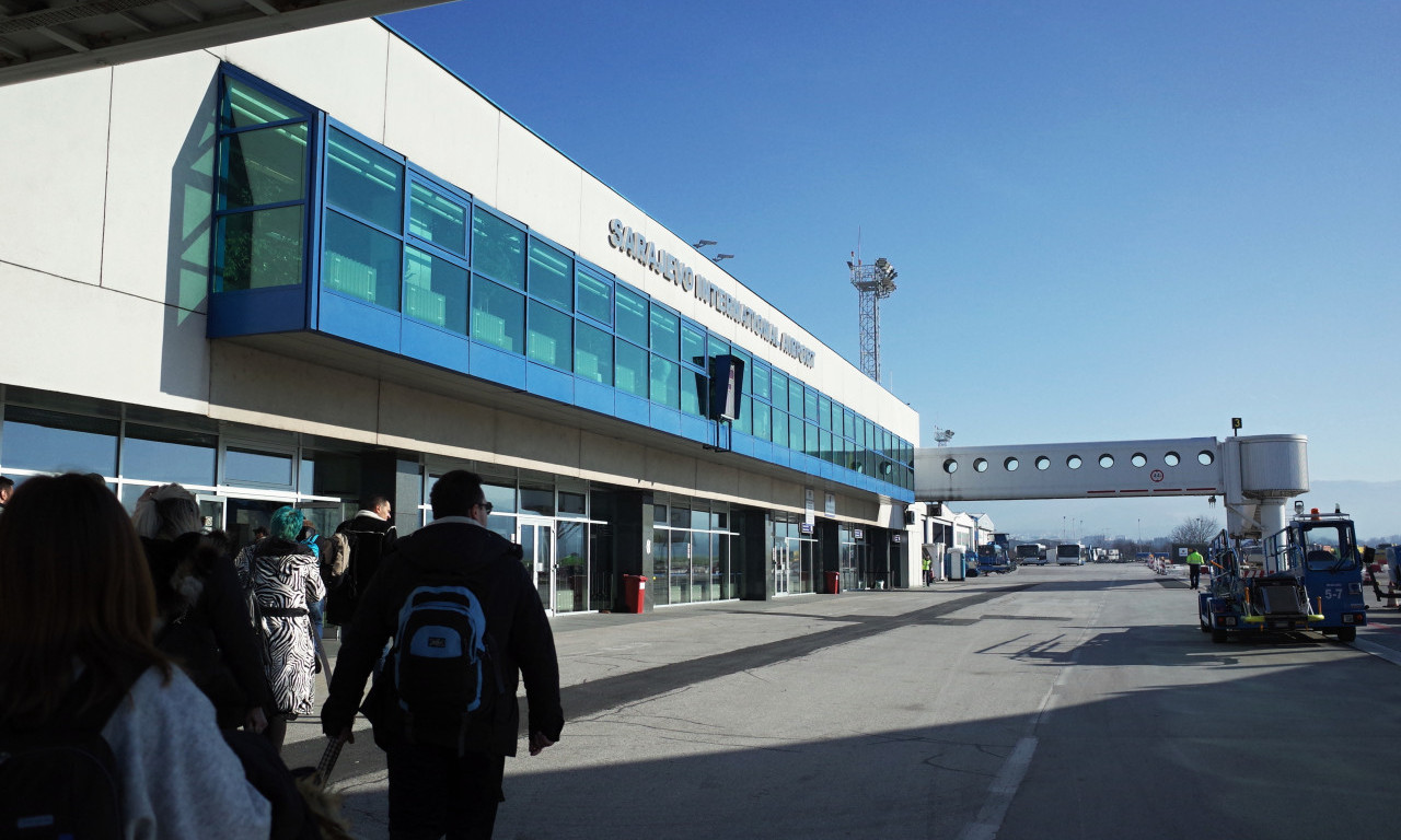 VANREDNO STANJE NA AERODROMU Zbog dojave o bombi evakuacija putnika u Sarajevu