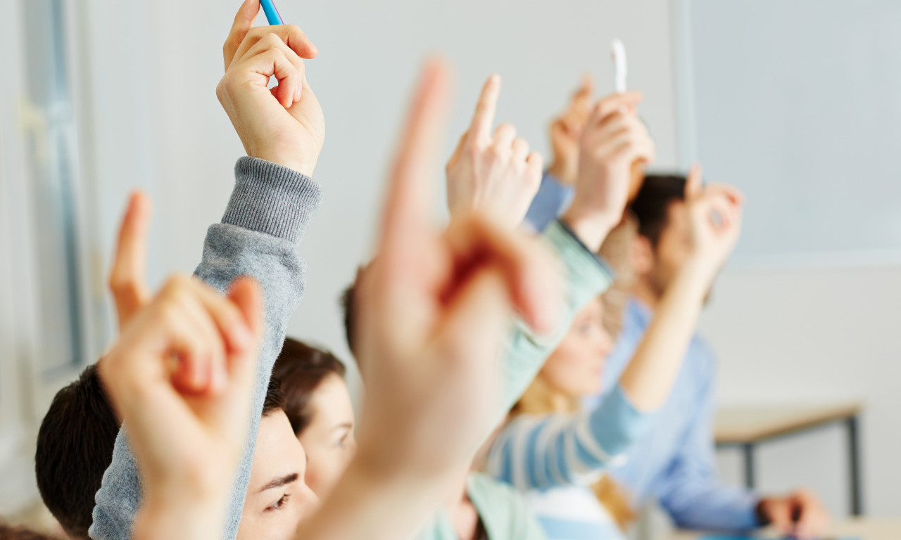 VAŽNA VEST ZA UČENIKE KOJI TREBA DA KRENU U SREDNJU ŠKOLU Zapišite ove datume, trebaće vam!