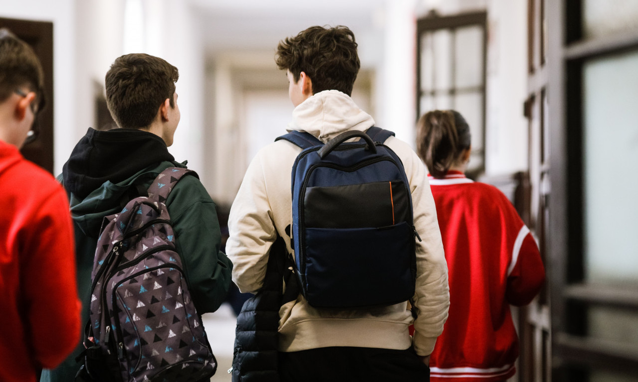 UČENICA NAPRAVILA SPISAK DECE IZ RAZREDA Želi da ih sve izbode nožem. Užas u komšiluku!