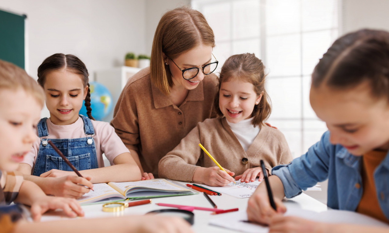 ODLIČNE VESTI ZA RODITELJE: Beograd opet deli 20.000 dinara za đake, evo kada stižu isplate