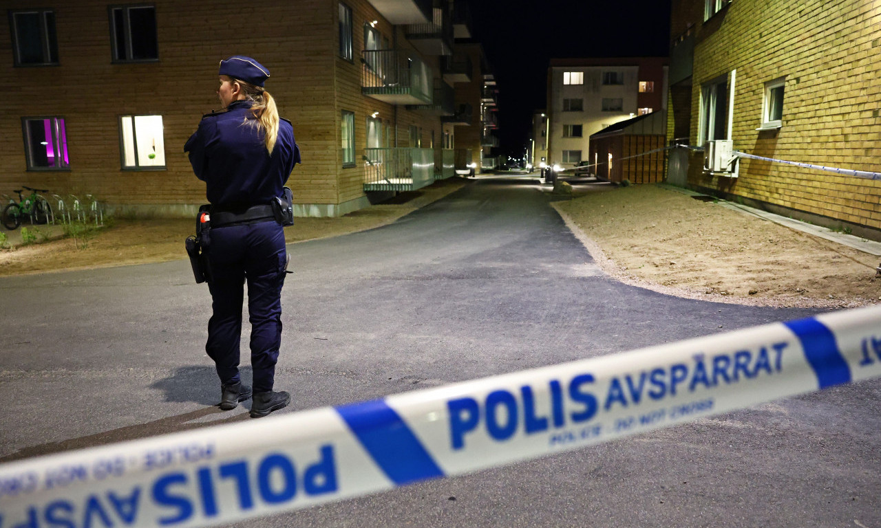 DEČAK UPUCAO 6 OSOBA NASRED ULICE Svi ranjeni su maloletni! Isplivao uznemirujuć snimak krvoprolića u Švedskoj (VIDEO)