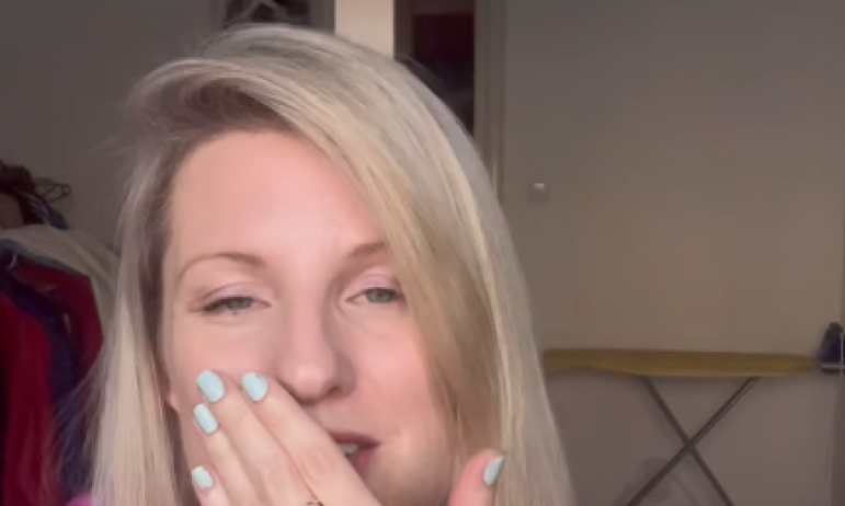 &quot;TRI DANA NAKON OPERACIJE&quot; Pevačica otečena i u podlivima, evo šta joj se desilo sa licem (VIDEO)