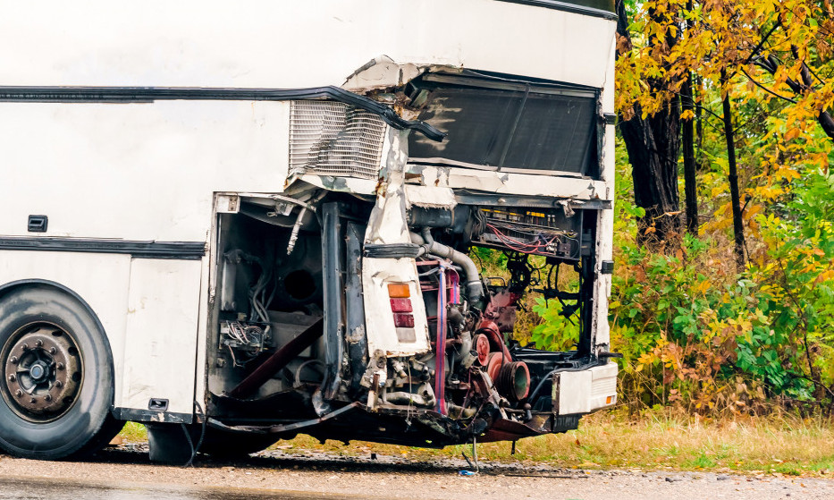 DVANAESTORO DECE POVREĐENO U AUTOBUSKOJ NESREĆI U toku je istraga