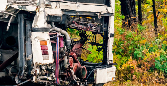 AUTOBUS SLETEO U JARAK! Ima dosta mrtvih u teškoj nesreći