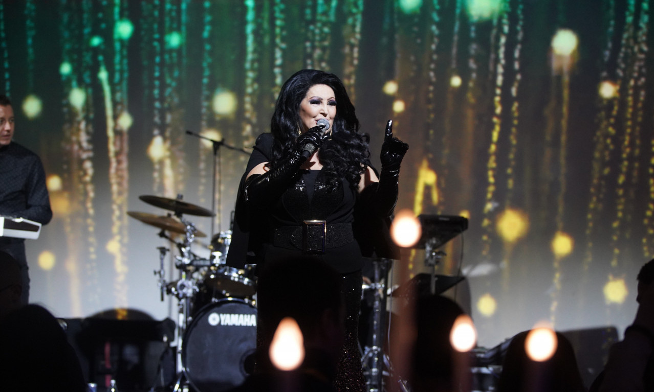 HVALA VAM NA RAZUMEVANJU, ALI Dragana Mirković pod prehladom izašla pred publiku u Temišvaru, ovo je usledilo (VIDEO)