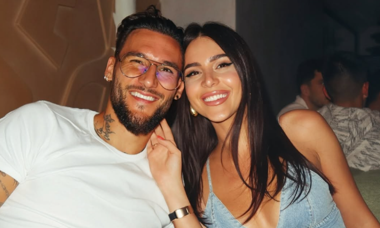 ZAPEVAO, A ONA GA MAZI Pogledajte nežne trenutke Anastasije i Gudelja iz luksuzne vile u Sevilji (VIDEO)