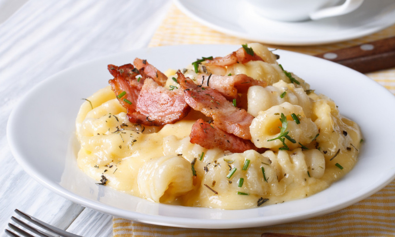 ŠESTORO LJUDI UMRLO POŠTO SU JELI TESTENINU: Više od 20 u bolnici u SAD, pronađena opasna bakterija u gotovom jelu