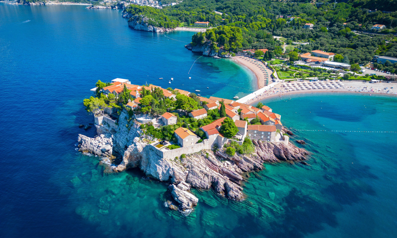 RAST NIVOA MORA UGROŽAVA NAJLEPŠE PLAŽE: Sveti Stefan prvi na udaru...