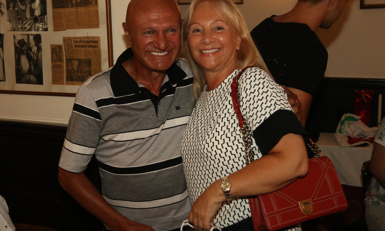 „JA DALJE NE MOGU BEZ TEBE“: Kako je Šaban Šaulić zaprosio Gocu: "Imala sam 17 godina"