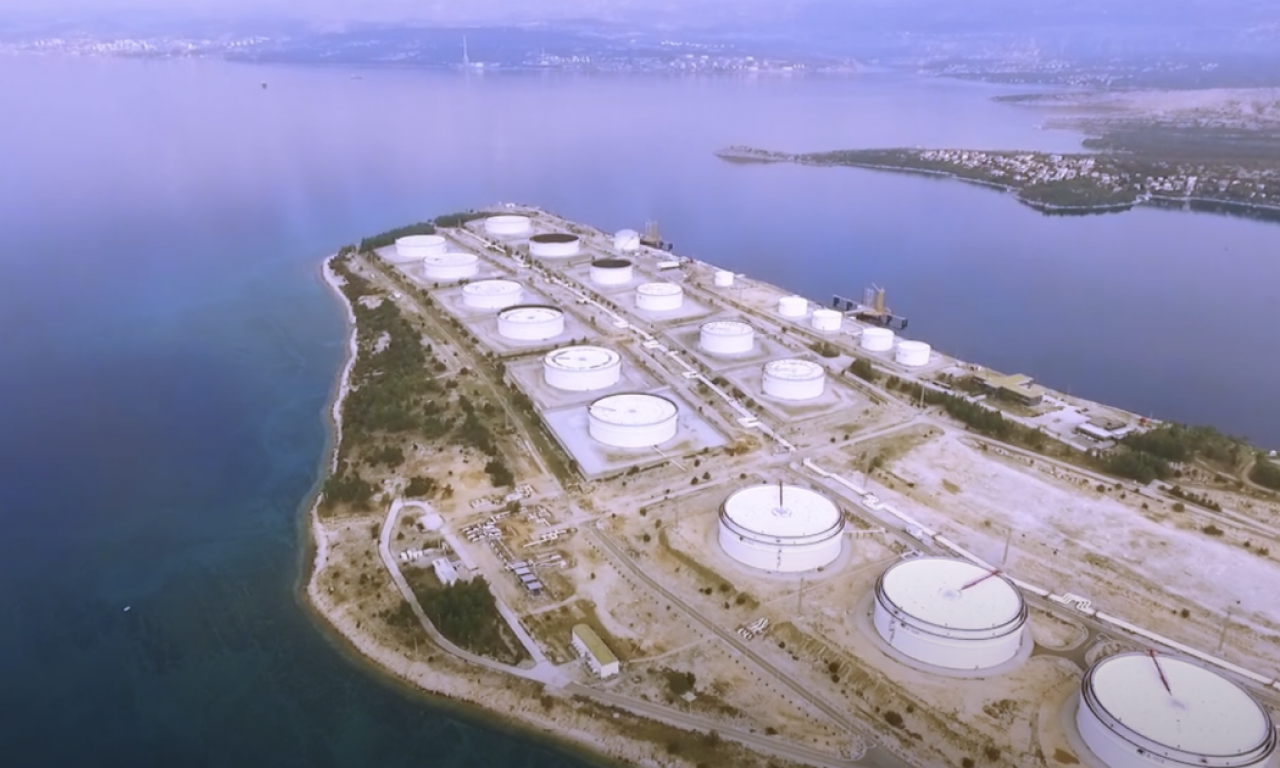 OGLASIO SE JANAF POVODOM VESTI IZ SAD Tiče se nafte i NIS