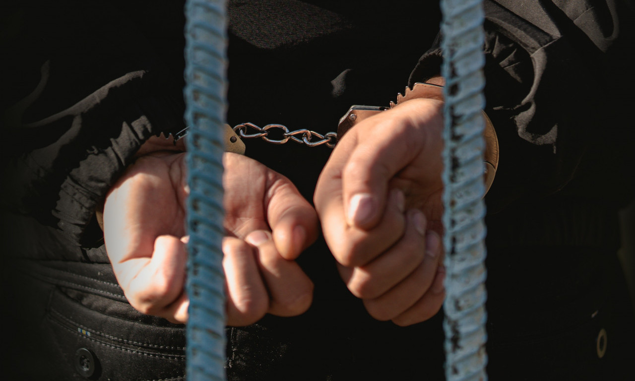 NEREDI U ZATVORU, IZBIO I POŽAR! Intervenišu specijalne snage policije