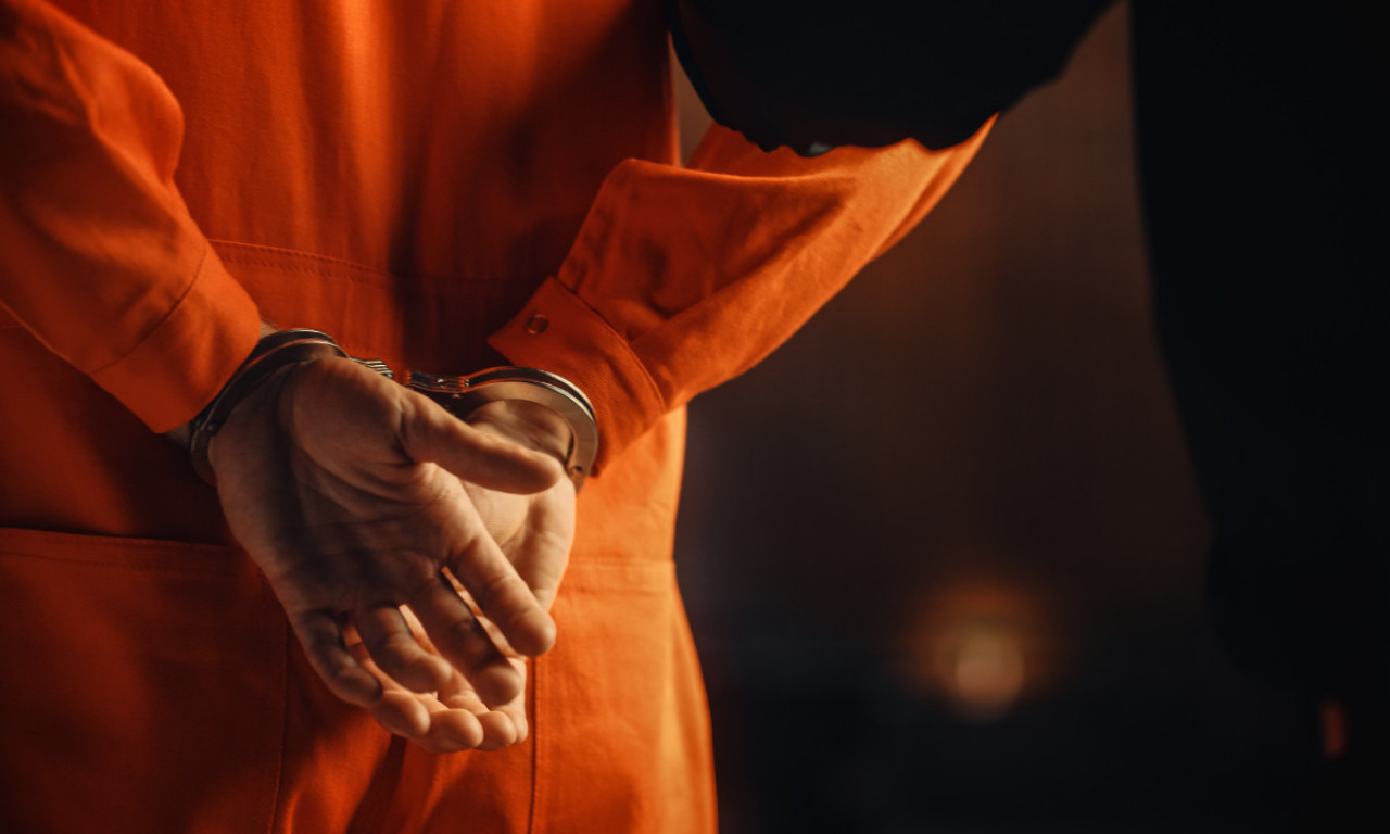 PODIGNUTA OPTUŽNICA PROTIV MUŠKARCA (35) Kod njega pronađeno 6,4 kilograma kanabisa i pištolj