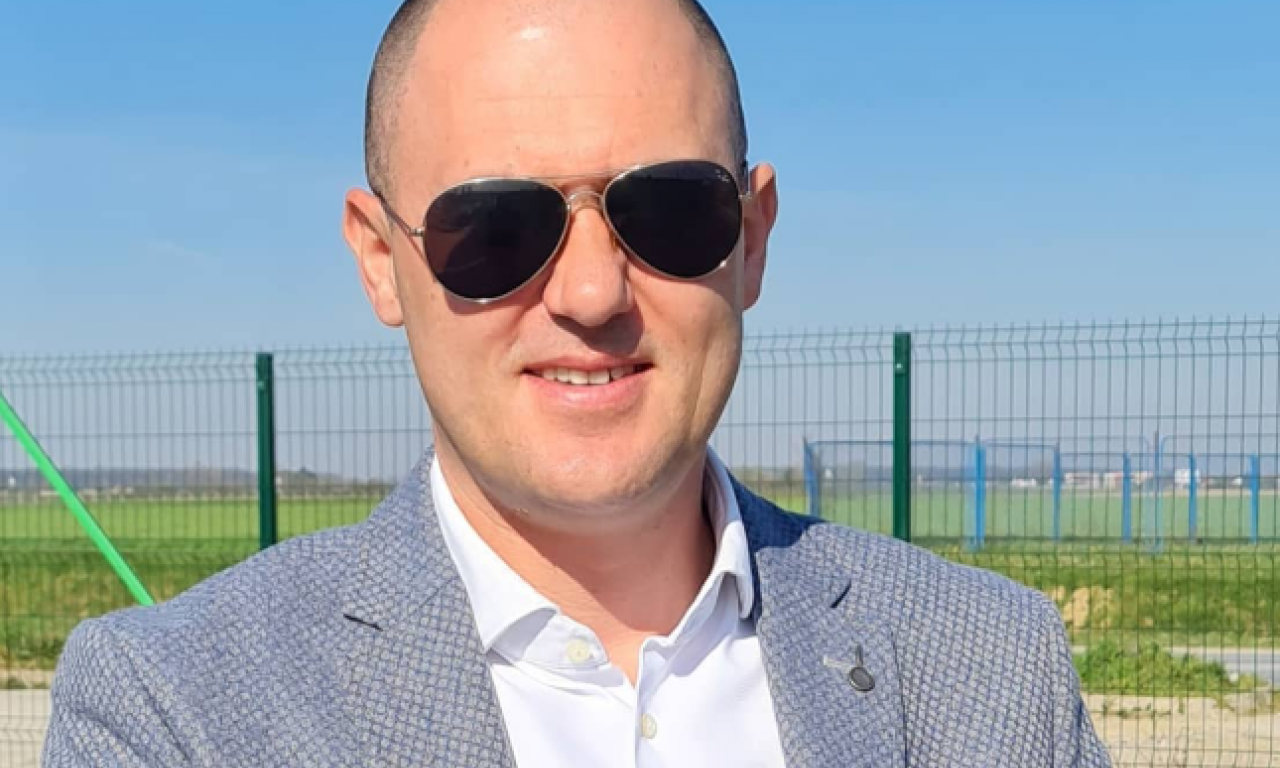 HRVATSKI POSLANIK PEVAO USTAŠKE PESME O PAVELIĆU! Novi skandal Josipa nakon što je dao detetu da puca (VIDEO)