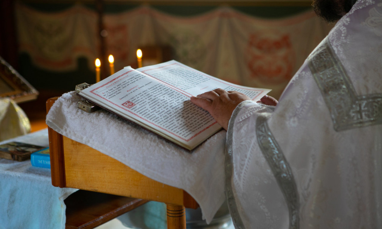 ZA OPROŠTAJ GREHOVA SE POMOLIMO Slavimo praznik Svetih apostola i đakona Prohora, Nikanora, Timona i Parmena
