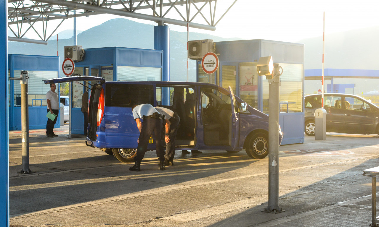 SPREČEN ŠVERC ROBE VREDNE DVA I PO MILIONA DINARA Carinici otvorili prtljažnik i ostali bez teksta – evo šta su našli