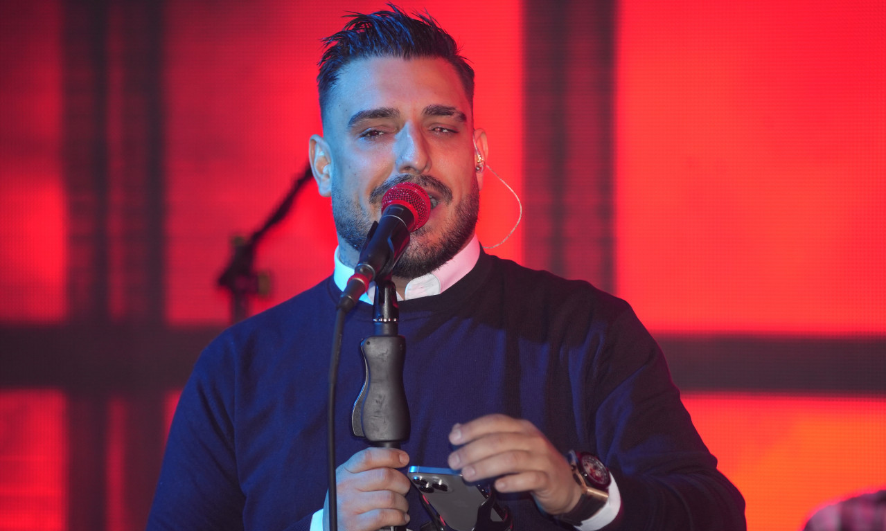 MLATI EVRE PO SLAVLJU, A ŠKOLU JEDVA ZAVRŠIO: Darko Lazić se hvalio intimnim rekordima!