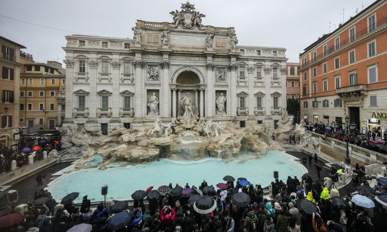 KEŠ ILI KARTICA?! POSETA FONTANI DI TREVI ĆE SE NAPLAĆIVATI: Evo koliko će para turisti izdvajati