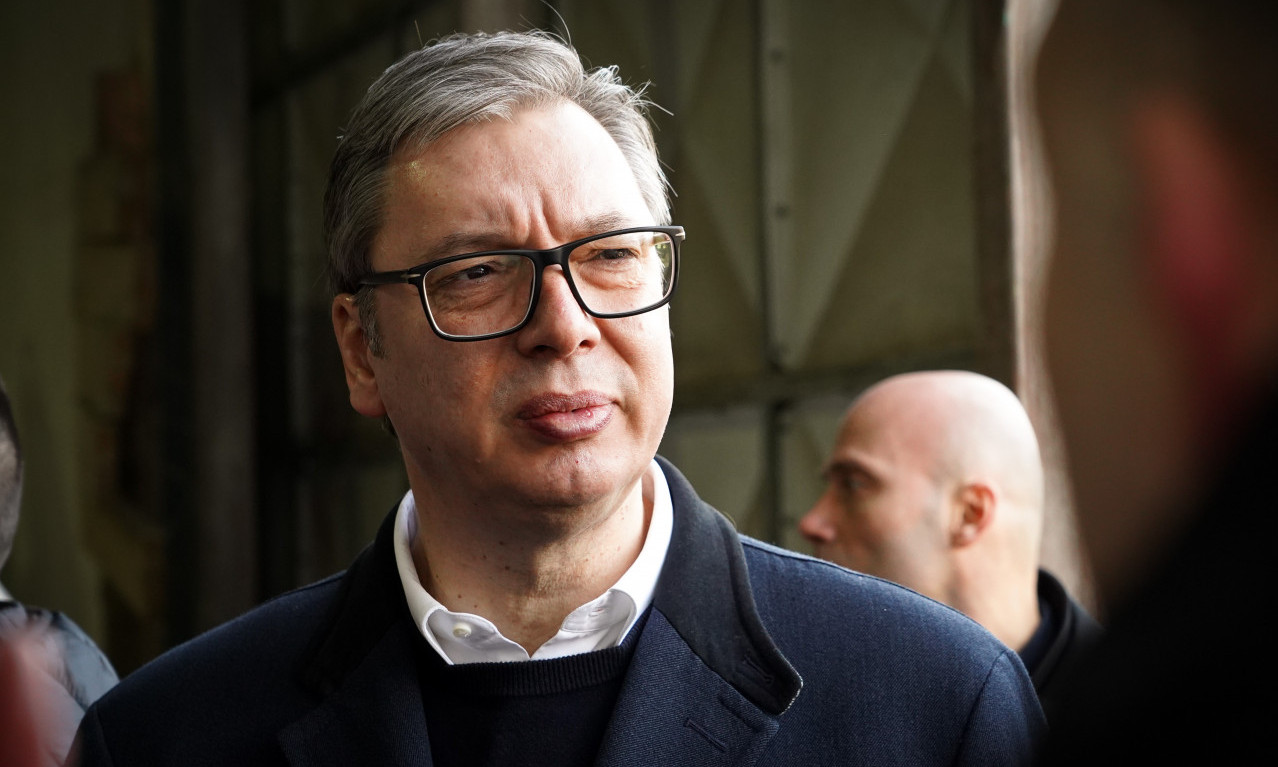 VELIKI BROJ MLADIH DOČEKAO VUČIĆA! Ka Sremskoj Mitrovici krenulo osam vozova (VIDEO)